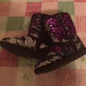 Authentic purple sparkle UGGS US SIZE 6 women’s.